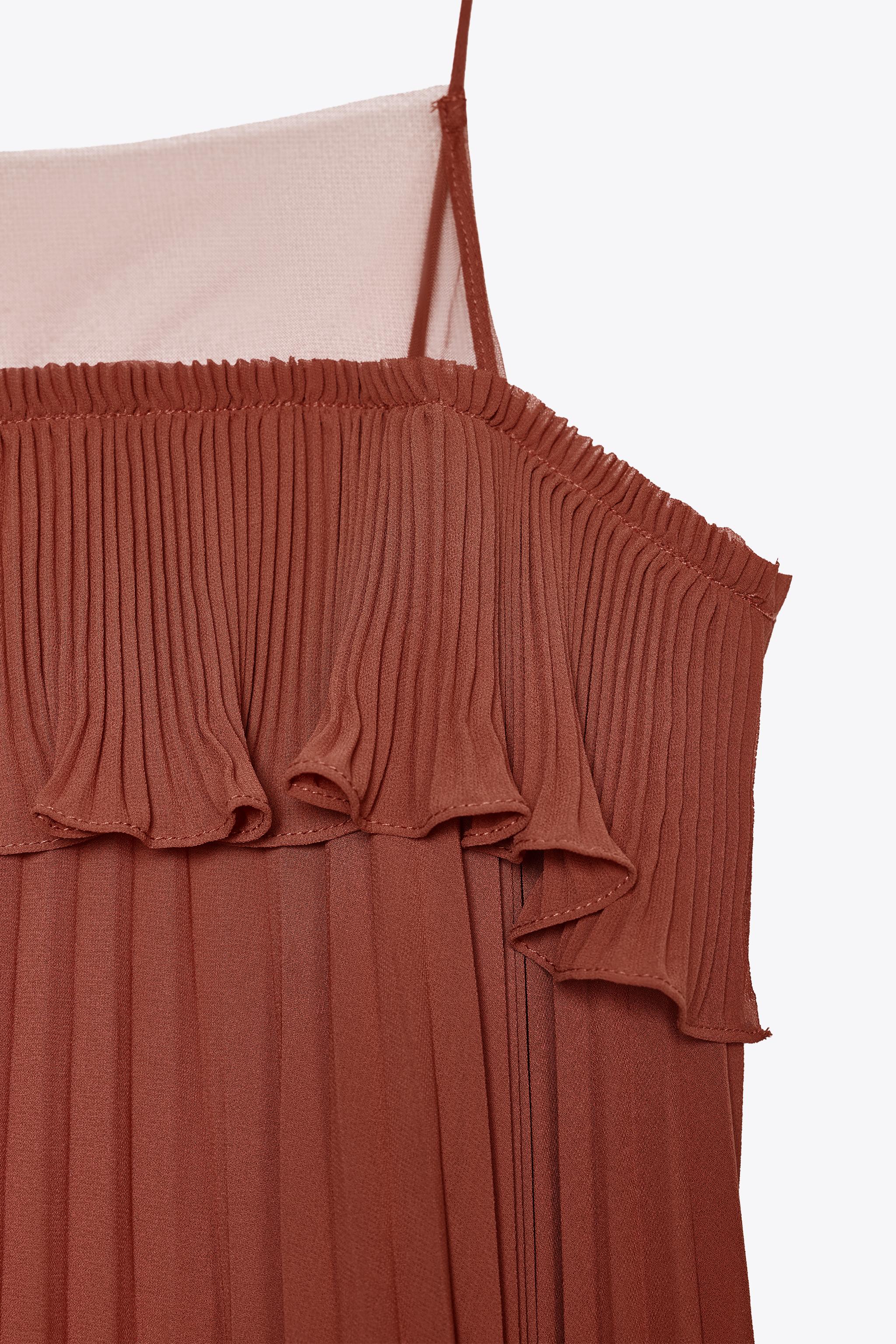 PLEATED RUFFLE TOP
